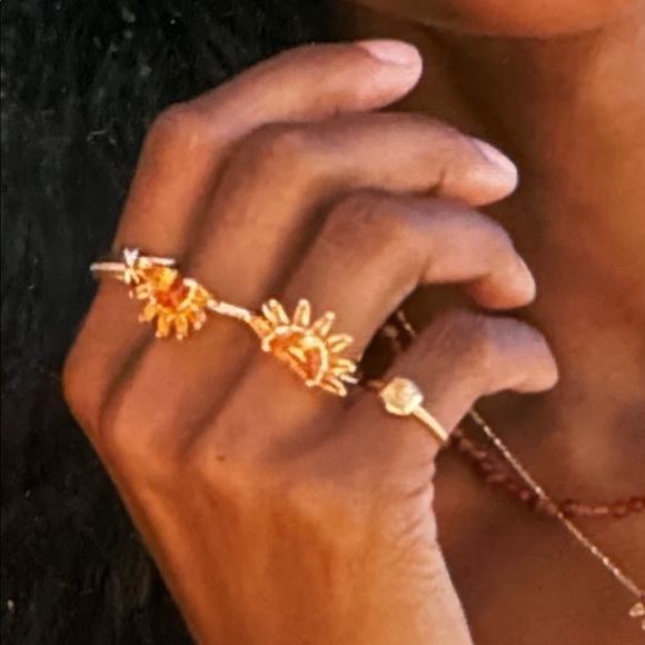 Kendra Scott Sun Gold Band Ring, Dust Bag & Gift Box - Picture 5 of 5